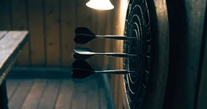 Online Darts wetten in der Schweiz: was Einsatz, Marge und Limiten kosten
